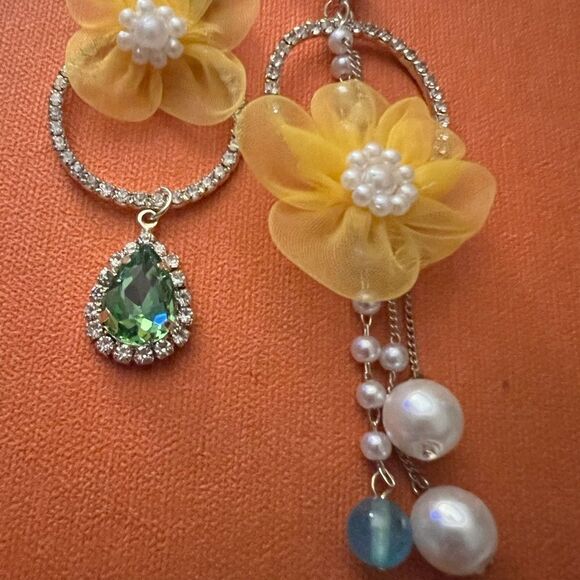 🌼 Betsey Johnson uniquely designed drop dangle mismatched earrings 🌼 - Picture 6 of 6